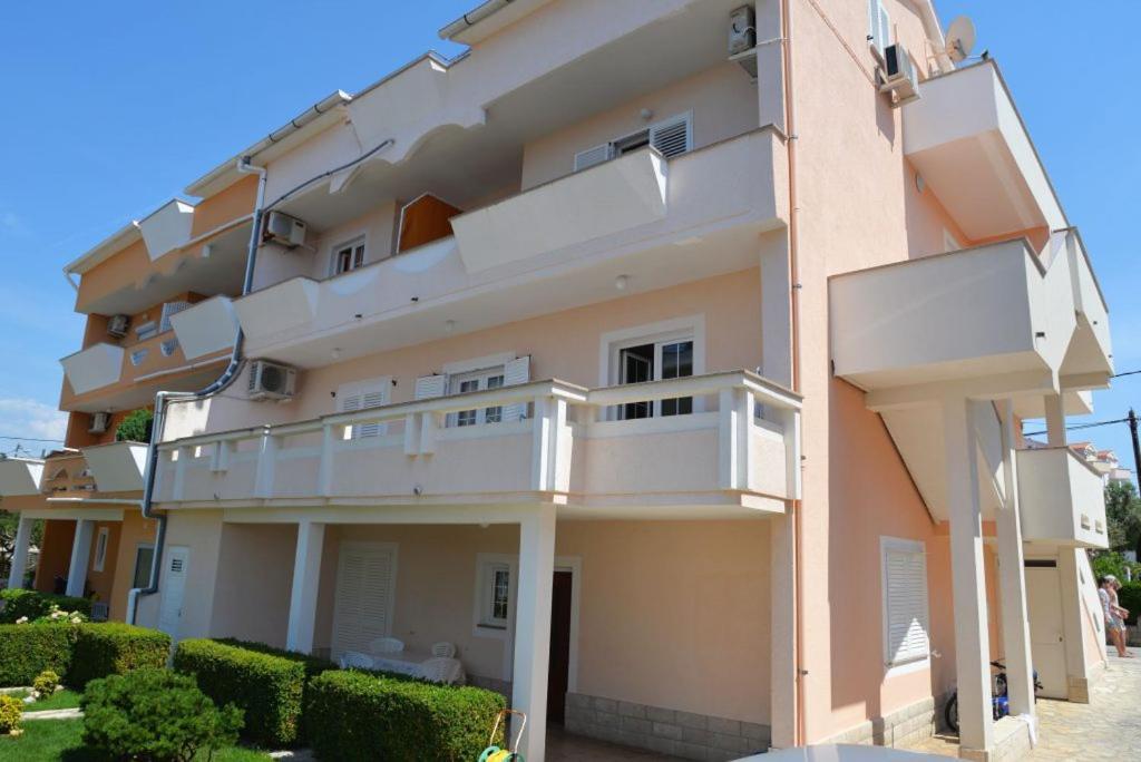 Apartments Niko Novalja Exterior photo