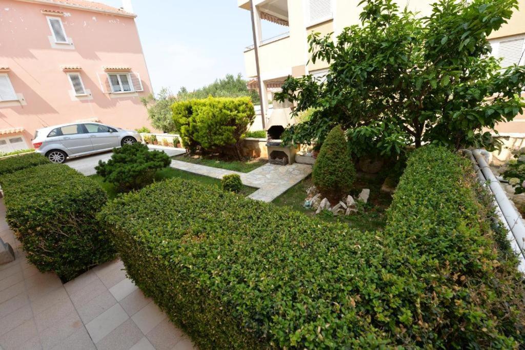 Apartments Niko Novalja Exterior photo